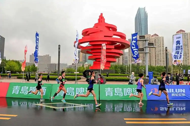 活力之城青马奔腾海尔2021青岛马拉松成功举行赵豪志为赛事开跑发令