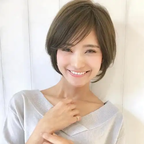 圆脸的女生应该如何选择发型才会让自己看起来显脸小