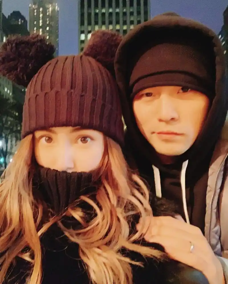 情人节虐狗!昆凌晒合照 周杰伦刮胡子后年轻十岁