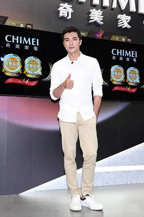 39岁贺军翔白发老态藏不住,拍戏时认不出遭驱赶