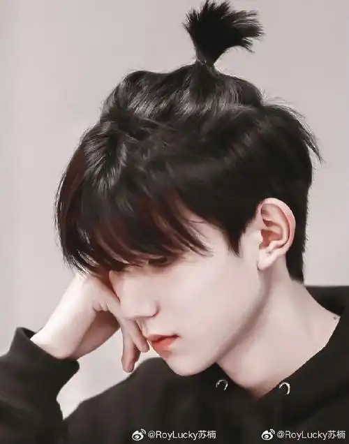 王源自己扎的冲天辫#那些年王源扎过的小揪揪(们)9599王源真凳乔