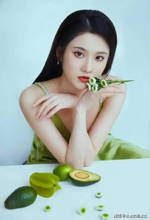 不愧是最美"谋女郎"!30岁张文慧,清纯中透着性感!_张慧雯_事业_明星