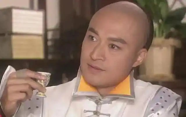 马景涛的代表作品有《青青河边草》,《梅花三