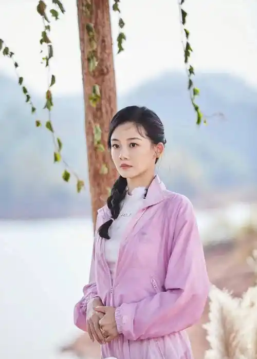 34岁苗苗录节目,穿粉色运动套装,清新减龄少女感十足!_身材_颜色_长相