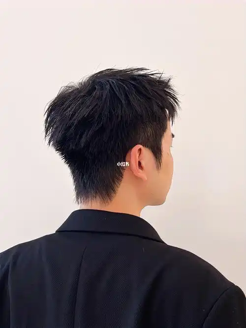 想剪头发的男生进来看