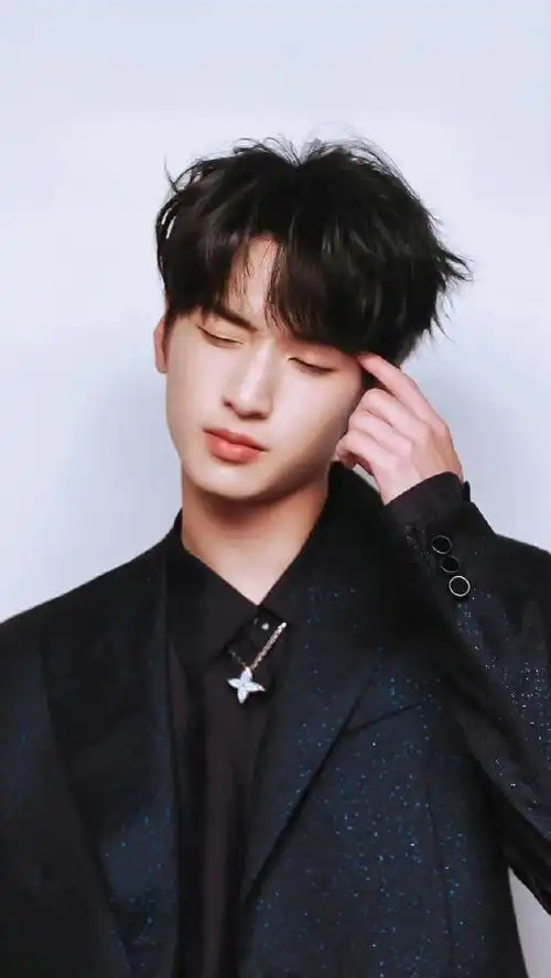 严浩翔未公开拍立得照