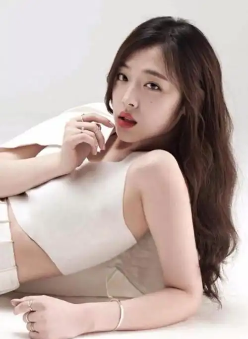 韩星自杀成风,3年前,25岁崔雪莉在家中自尽,连封遗书都没留下|具荷拉