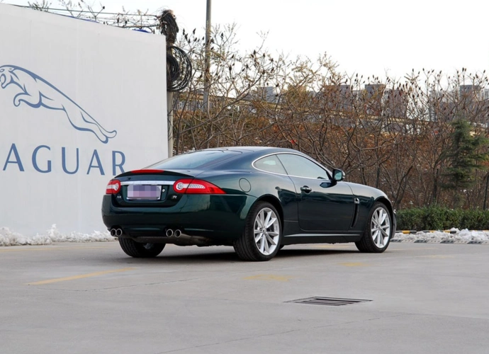 捷豹xk:搭载六速自动变速器,v8动力强劲