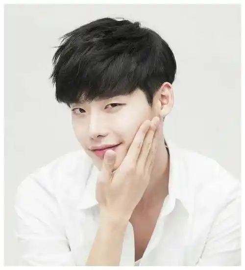 魅力无限的韩国欧巴你眼中的李钟硕是帅哥吗