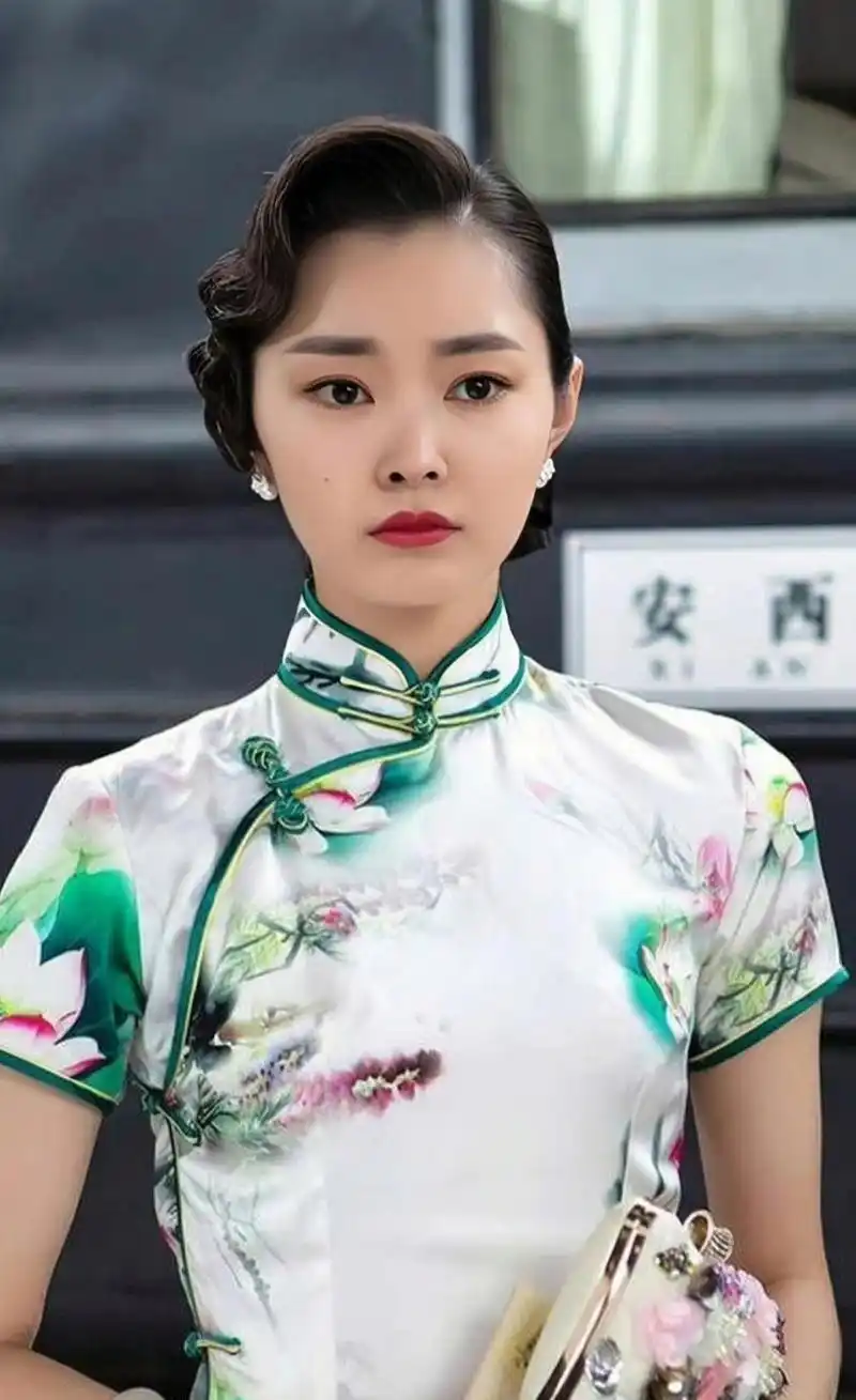 宋轶的旗袍造型太美了,温柔又大气,这才是"古典美人"!