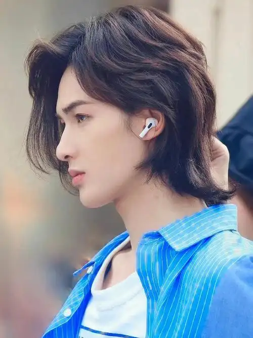 朱正廷侧颜是神