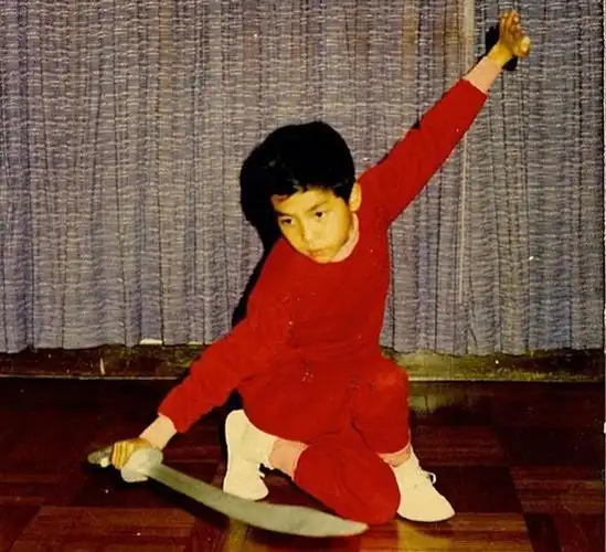 双截棍随身七十年代,李小龙炙手可热,每天我就以一身李小龙装束返学