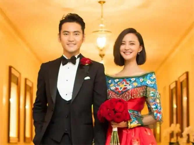 袁弘&张歆艺婚礼直播:婚礼进行时,俩人深情拥吻