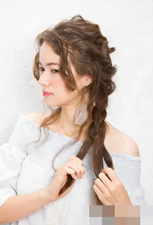 初中女生简单清纯编头发大全图 塑造完美学生款式的编扎发造型_发型