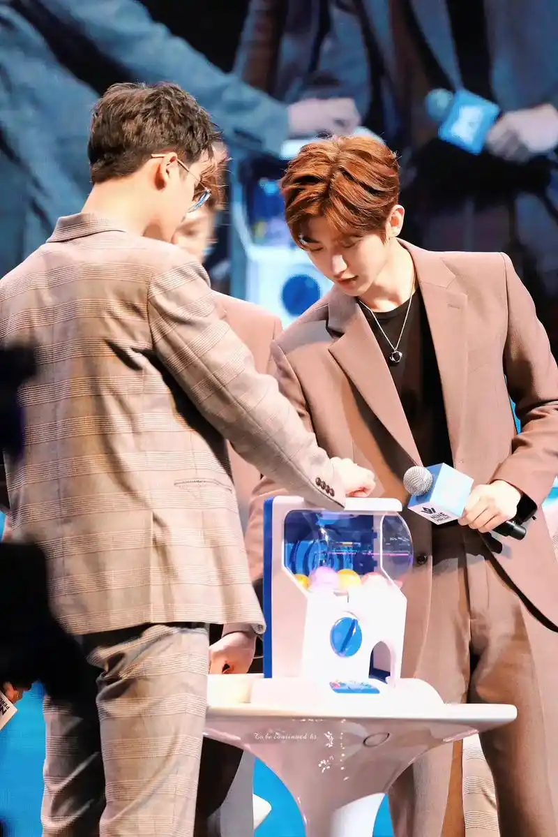 是被黑得最惨的16 是彼此相爱的蔡徐坤朱正廷 是我最爱的人  - 抖音