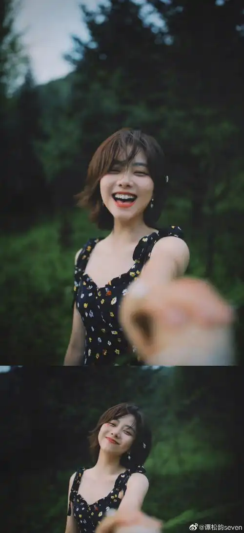 小黑裙##谭松韵的笑容好甜#谭松韵笑的好甜呐,碎花小黑裙甜美又元气