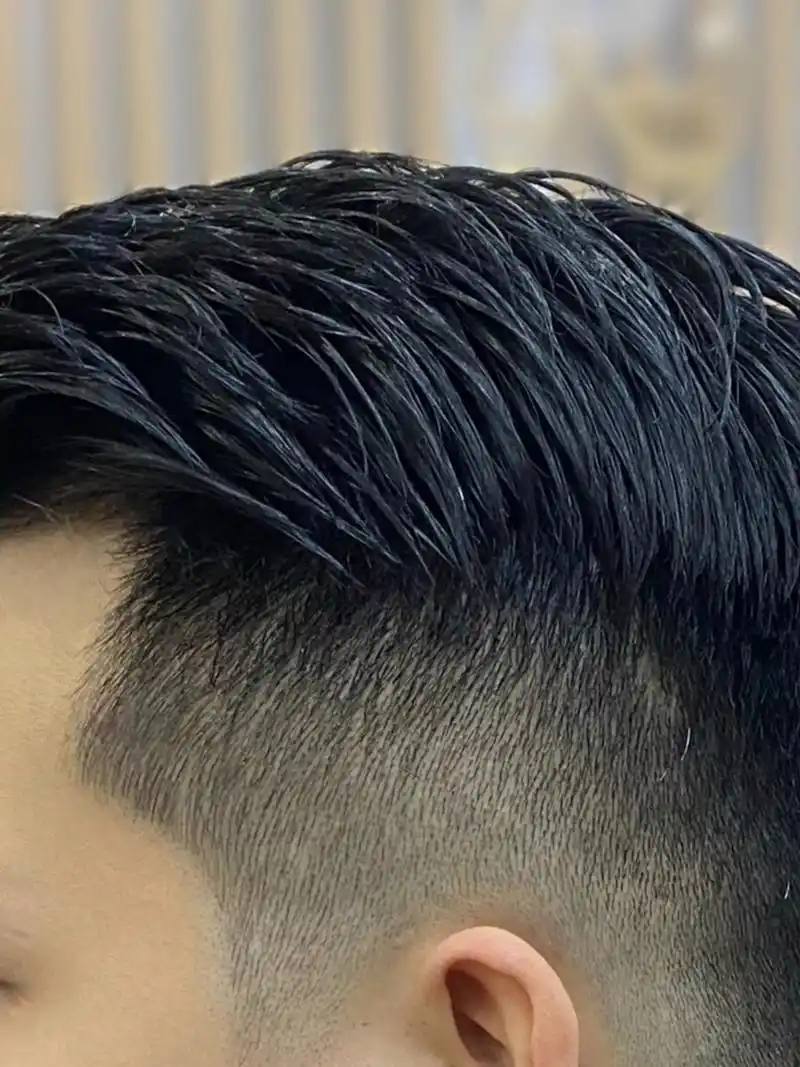 侧背头发型图片男  98侧背头发型,一种经典而时尚的发型选择90,它