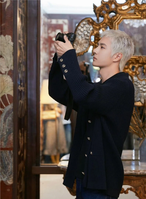 还是王一博能够去往香奈儿私人寓所,可以沉浸式感受香奈儿的手工技