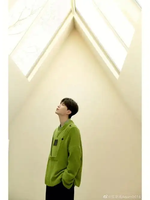 大半夜放范丞丞美照