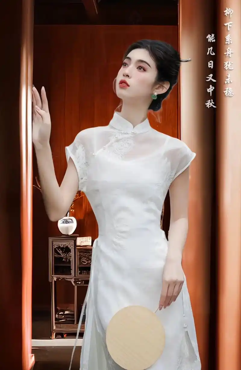 在世间,只有旗袍和佳人不可辜负.新中式国 - 抖音