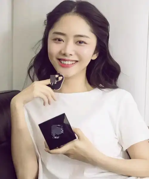 娱乐圈公认的圆脸高颜值女明星,赵丽颖稳坐第一,杨超越太想不到