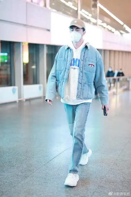 高伟光超话#街拍时刻#2023/1/8@深情的高伟光最新机场街拍