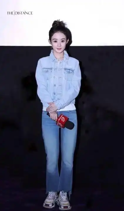 赵丽颖瘦到牛仔裤都撑不起, 网友: 穿衣品味忽高忽低