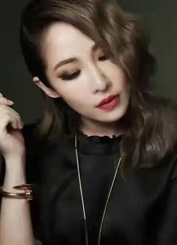 萧亚轩15张精美的照片