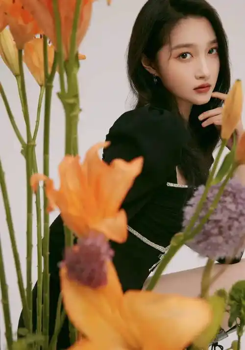 女星关晓彤时尚造型:苗条身姿,俊美容颜