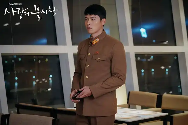 孙艺珍玄彬爱的迫降剧照图片