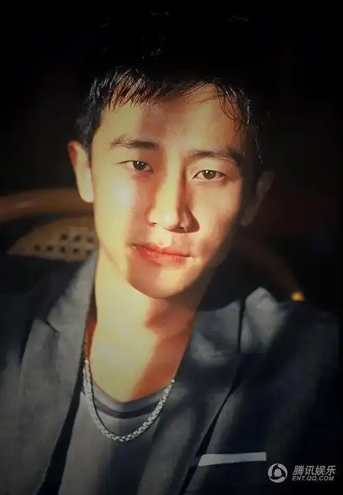 黄轩是不是长残了,他刚出来的时候特别清秀啊