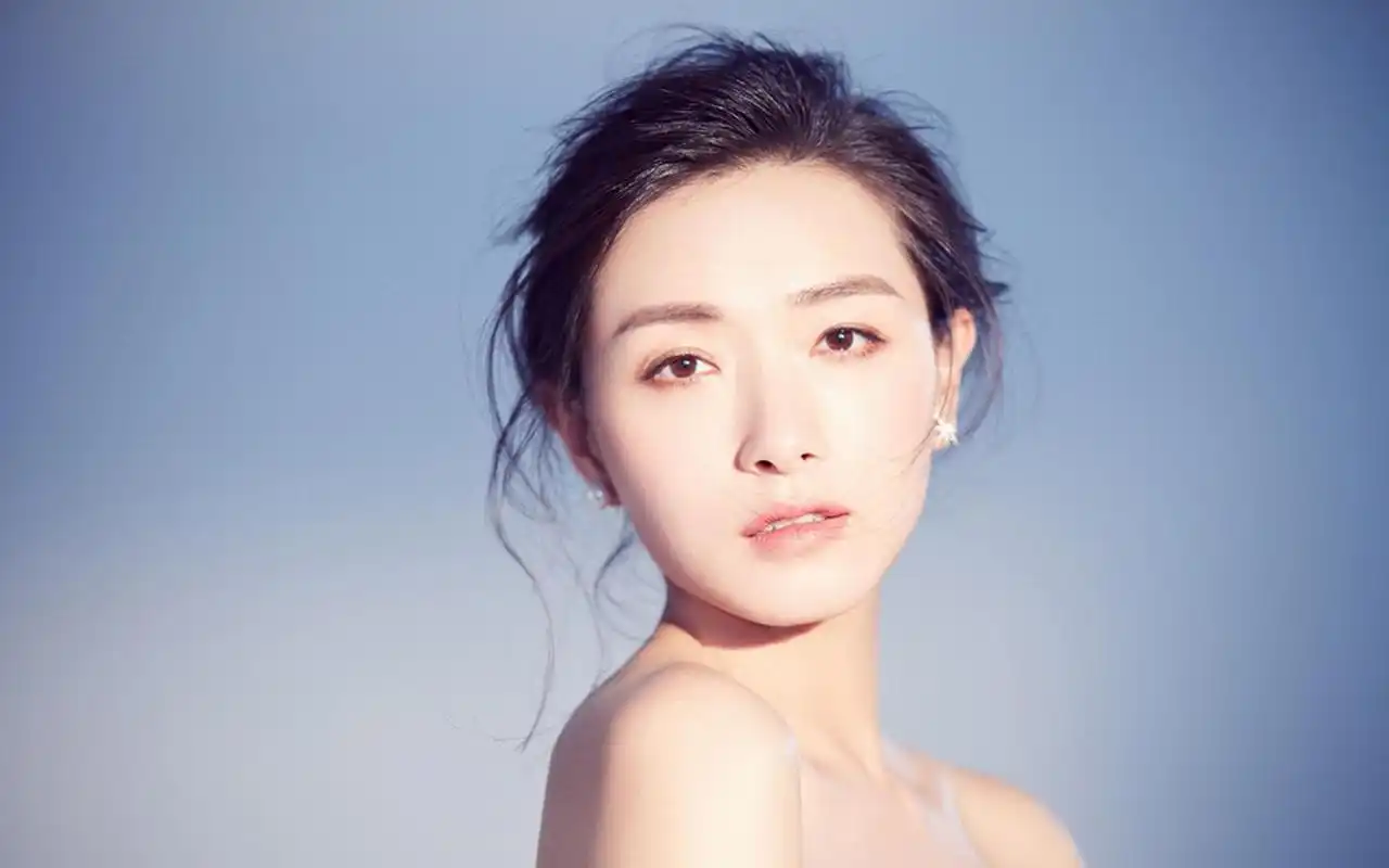 万茜优雅大气迷人写真图片电脑壁纸