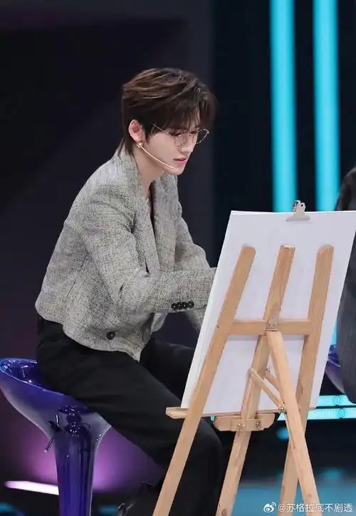 宋亚轩变身金丝男##宋亚轩金丝眼镜歪头杀