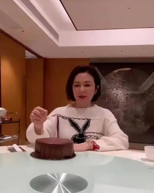 关之琳58岁生日照流出,无p照真实颜值曝光_美颜_香江_活动