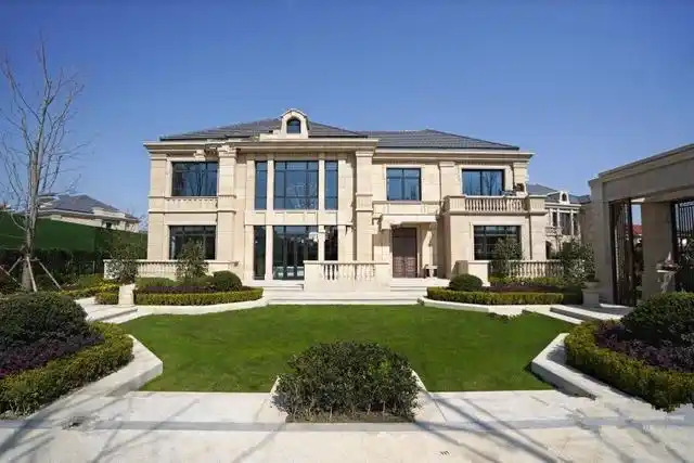 前云路223弄建筑形式:独栋别墅参考单价:88000元/平米装修户型:399㎡