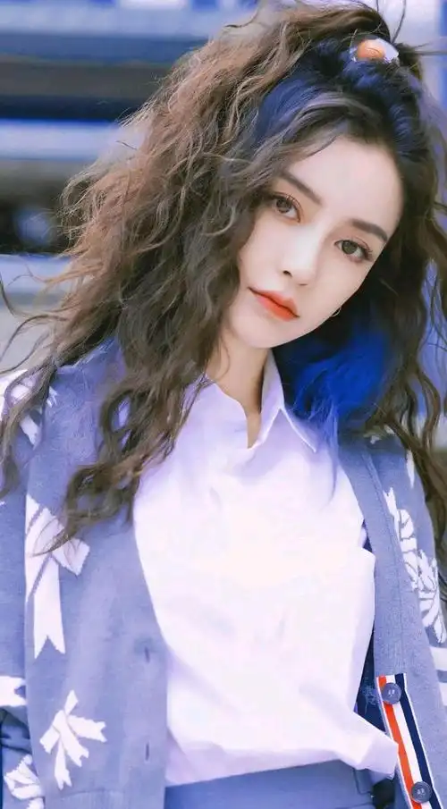 杨颖白衬衫百褶裙,高中生写真,青春靓丽!