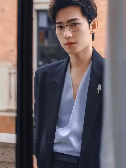 杨洋戴眼镜绝绝子kswl