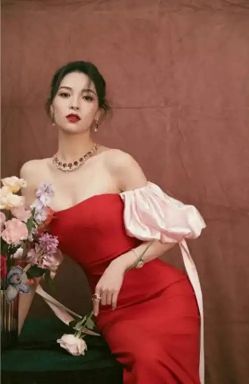 抛弃李现,手撕baby,立志做天后的钟楚曦,如今为啥沦为一个笑话