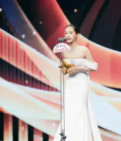 1米62王子文很会穿一条白色长裙气质优雅这气场得有一米八吧