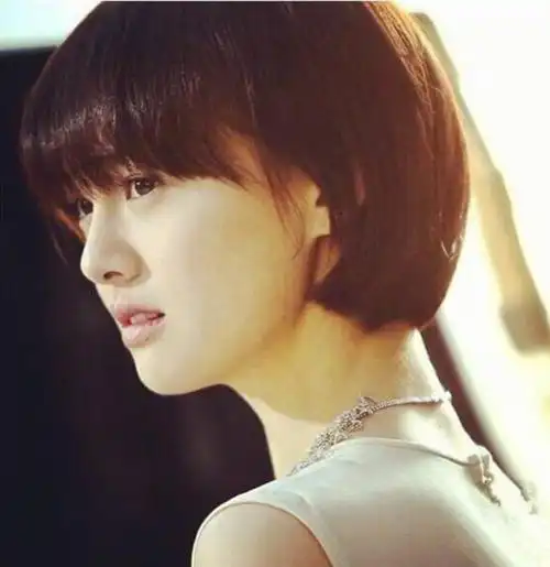 郑爽真是火爆了,剪个短发,美的都上头条了!