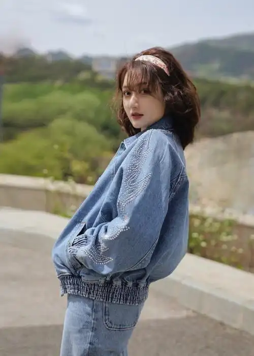 董思怡复古牛仔风造型##董思怡北影节红毯造型