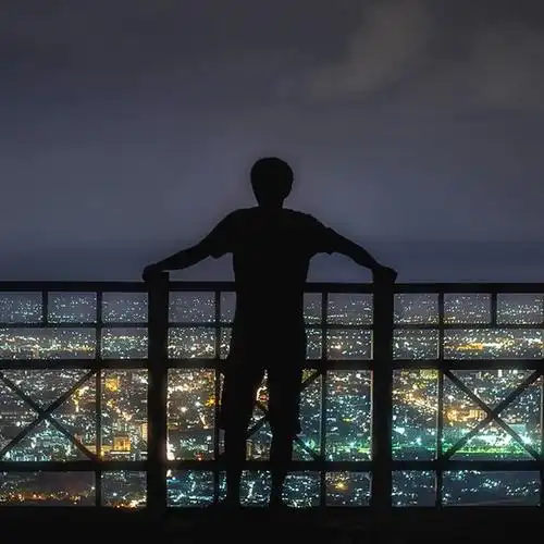 迪拜的空中醒来,夜读这本问题之书