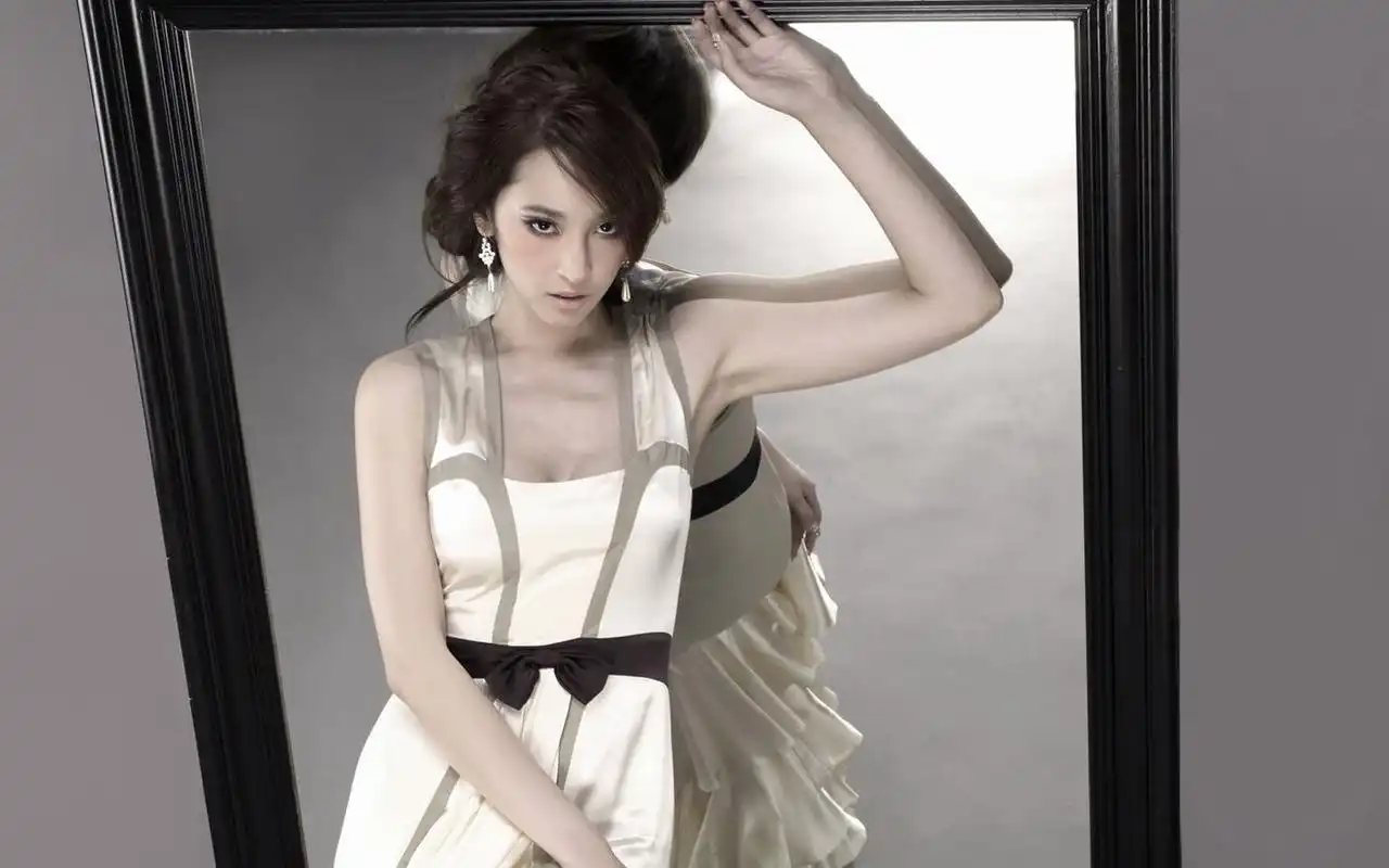 吴佩慈宽屏壁纸