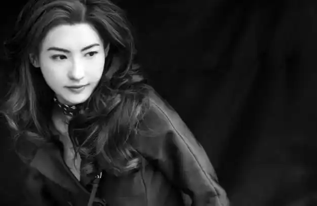 张柏芝被曝怀四胎,为掩盖孕肚反常神隐一个月,拍视频|