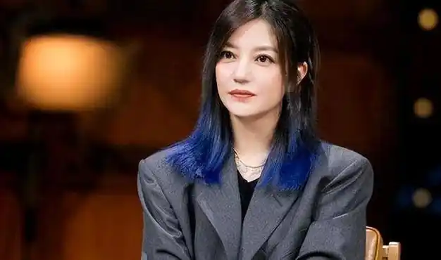 赵薇母亲魏启颖儿子离婚分走52亿女儿消失荧屏丈夫也去世