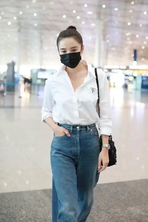 宋佳穿白衬衫清爽知性丸子头利落减龄素颜精致能打不惧怼脸拍