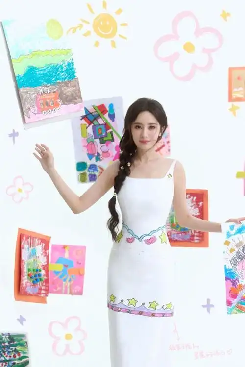 杨幂穿了来自星星的孩子手绘的裙子……|杨幂|手绘|星星的孩子_新浪