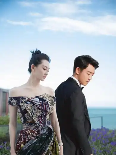 郑恺直播与苗苗撒糖,甜喊老婆让她买买买,一脸宠溺幸福藏不住