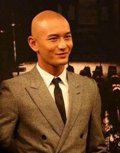 剃个光头大家就知道了,看看谁最帅吧?