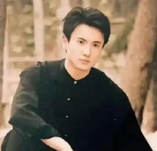 沈腾不满最帅第21年轻时照片被翻出引网友感叹